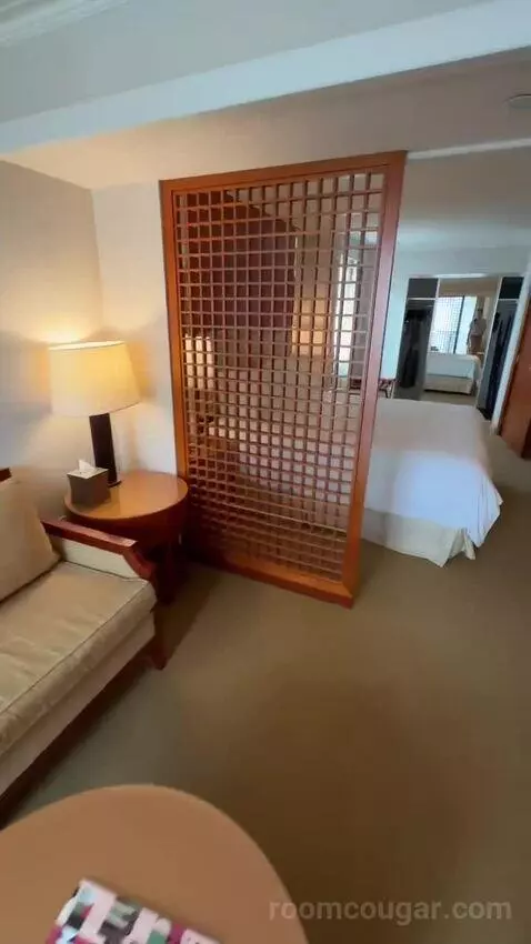 1 Bedroom Junior Suite, 1 King, Some City View, Water View, Corner Room (#1222) bed picture #4