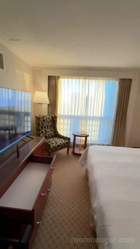 Ballpark Suite (#2103) bed picture #9