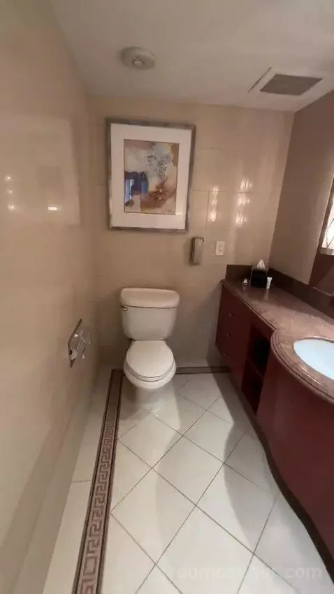Ballpark Suite (#2103) bathroom picture #2