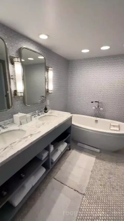 Suite with Pool View (#300) bathroom picture #8