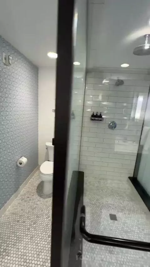 Suite with Pool View (#300) bathroom picture #10