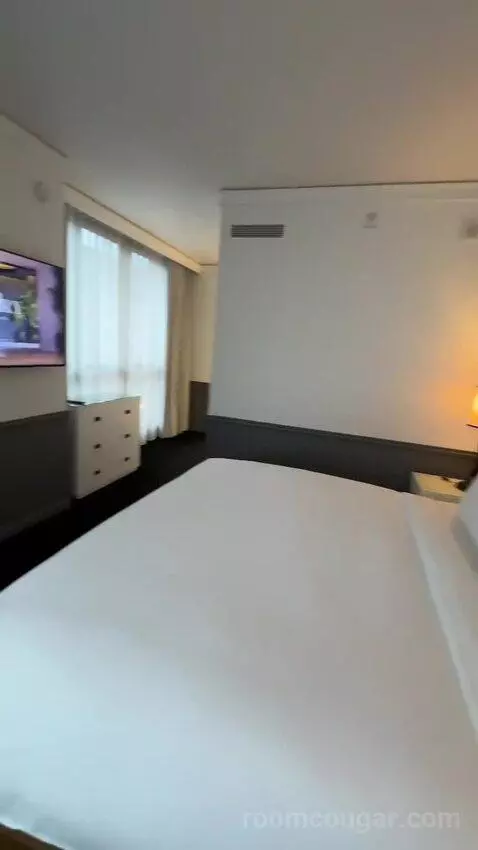Suite with Pool View (#300) bed picture #8