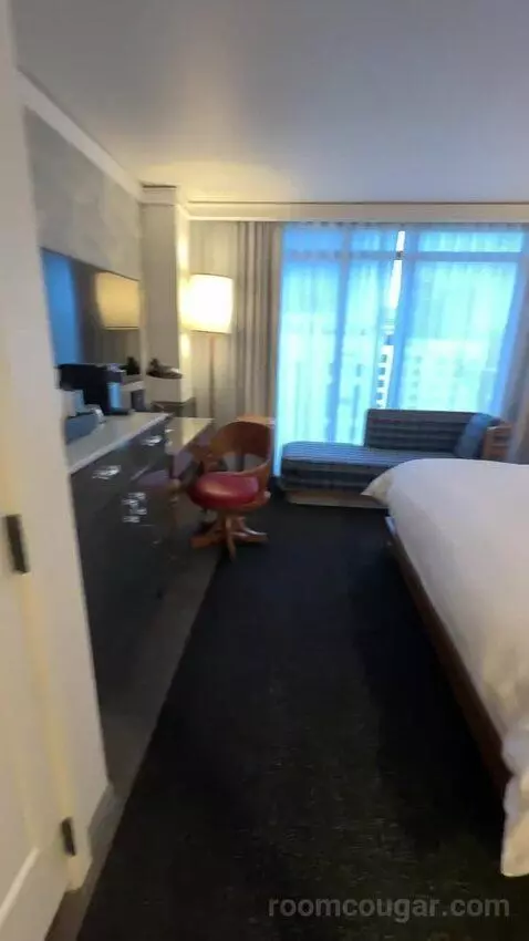 Skyline King Room (#1128) bed picture #6