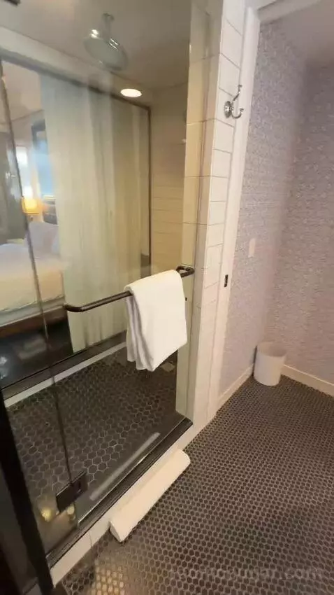 Bay King (#1129) bathroom picture #1