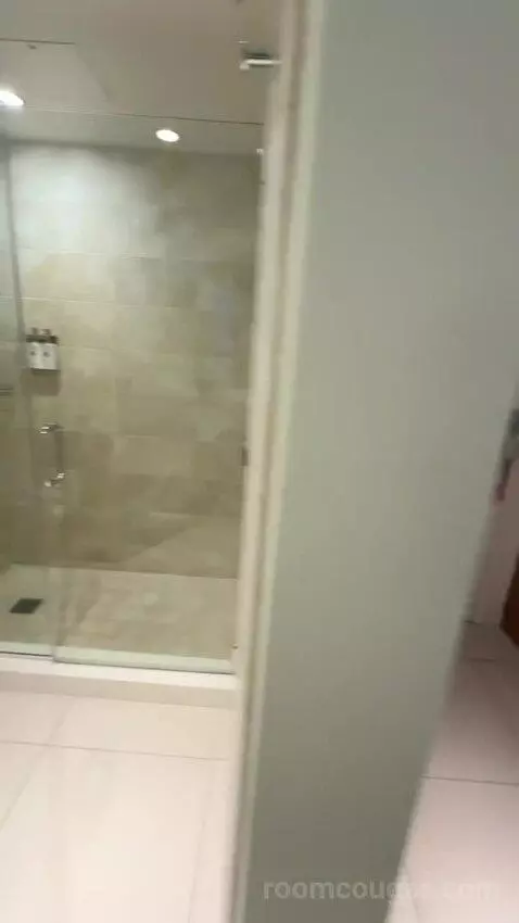 Queen Room (#509) bathroom picture #2