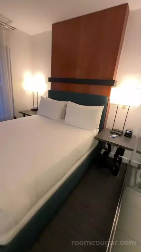 Queen Room (#509) bed picture #3