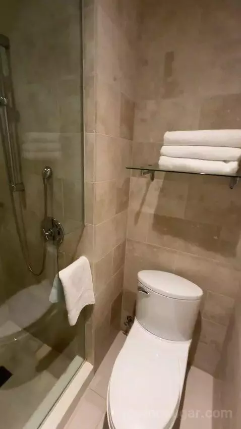 King Room (#506) bathroom picture #4