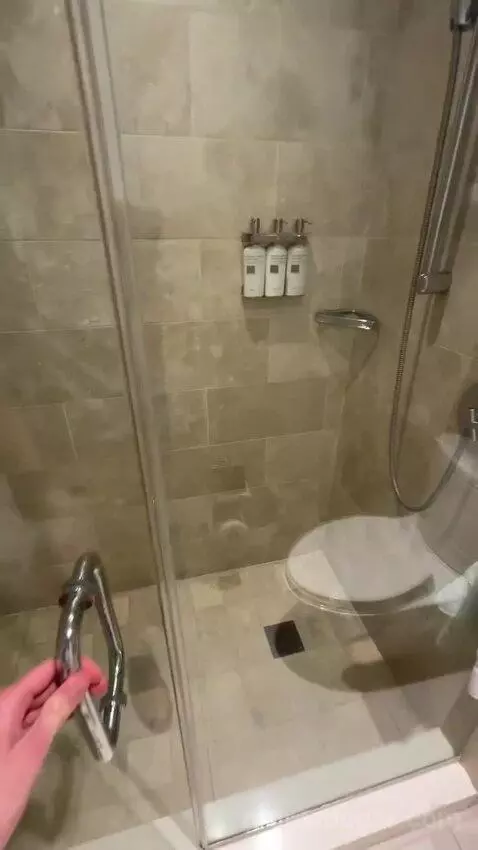 King Room (#506) bathroom picture #5