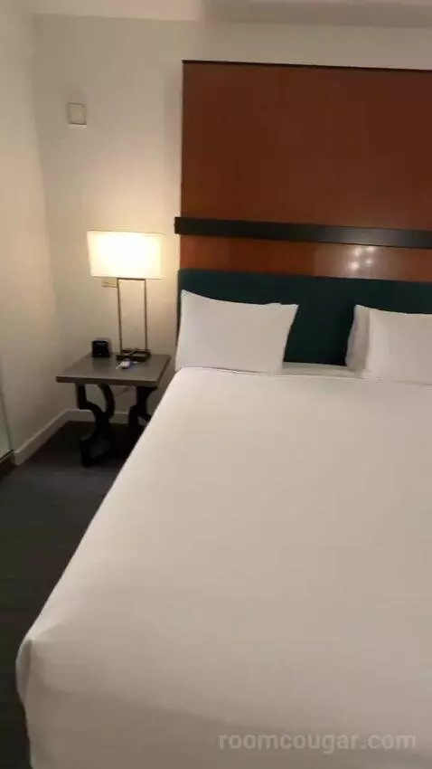 King Room (#506) bed picture #2