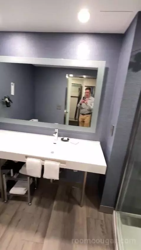 King Room with Balcony and Street View (#715) bathroom picture #9