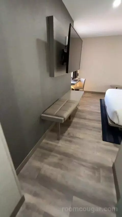Standard King Room (#719) bed picture #1