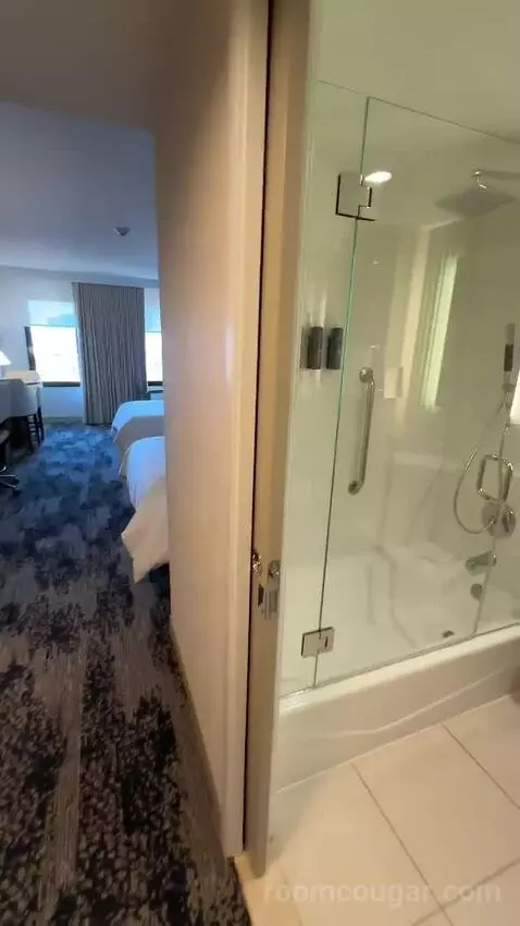 Deluxe, Guest Room, 2 Double, City View, Balcony picture #2