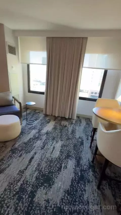 Deluxe Guest Room, 1 King, City View bed picture #4