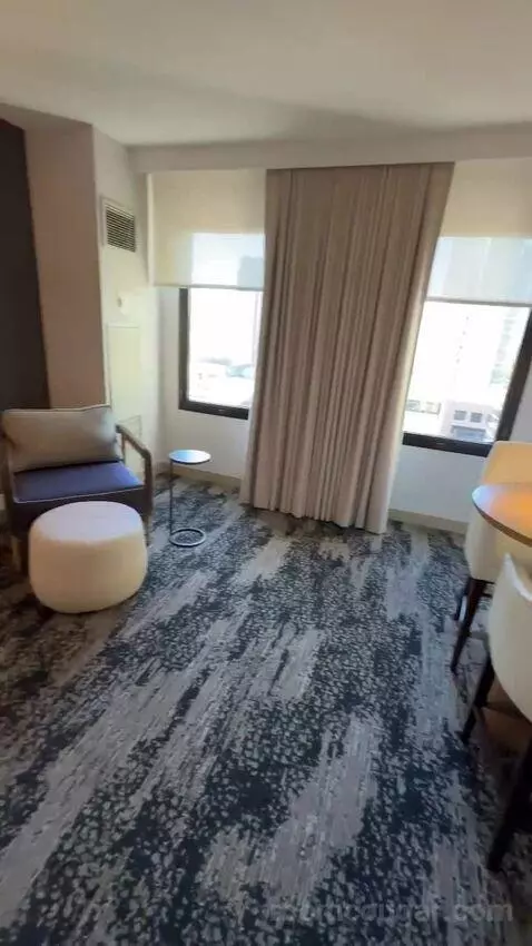 Deluxe Guest Room, 1 King, City View bed picture #5