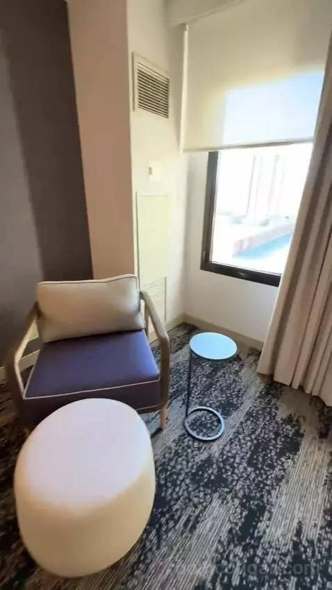 Deluxe Guest Room, 1 King, City View bed picture #10