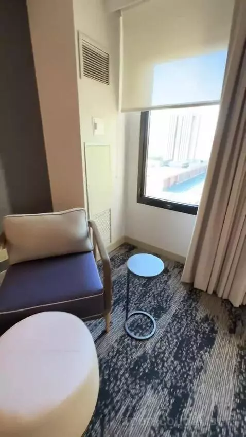 Deluxe Guest Room, 1 King, City View bed picture #11