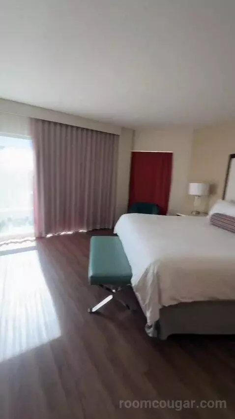 Suite (#1216) bed picture #4