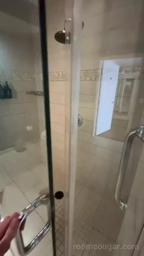 Suite (#1216) bathroom picture #3