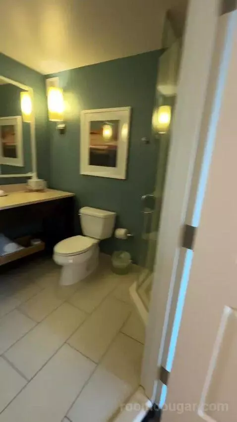Premium Room, 2 Queen, Sunset View (#1126) bathroom picture #2
