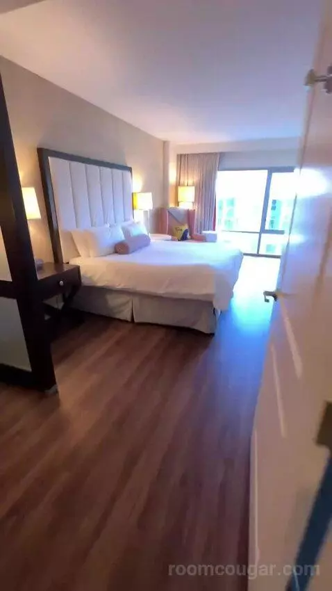 King Room (#921) bed picture #3