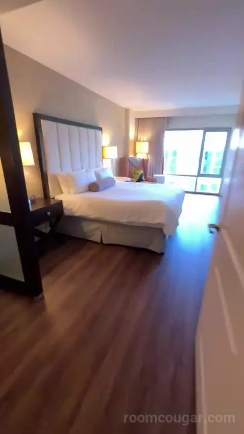 King Room (#921) bed picture #4