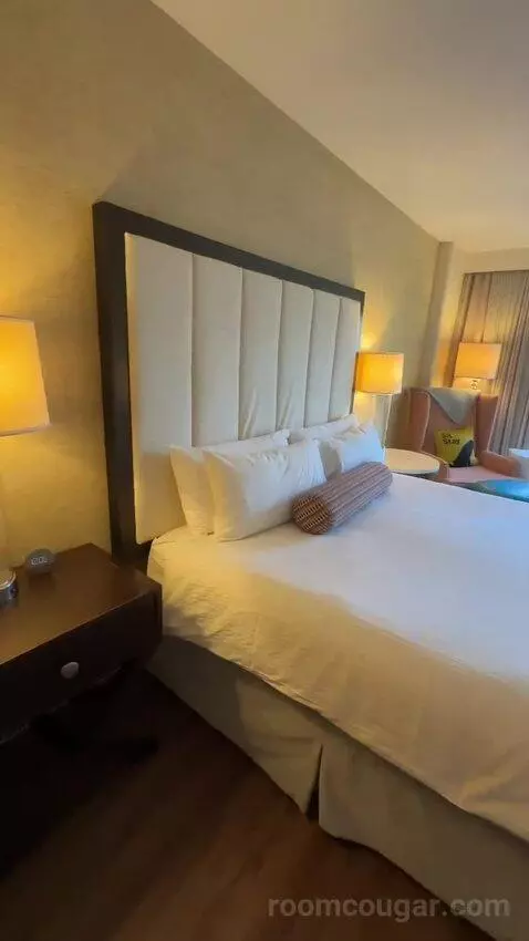 King Room (#921) bed picture #6