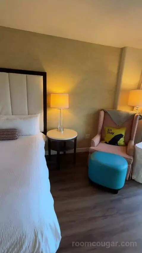 King Room (#921) bed picture #9