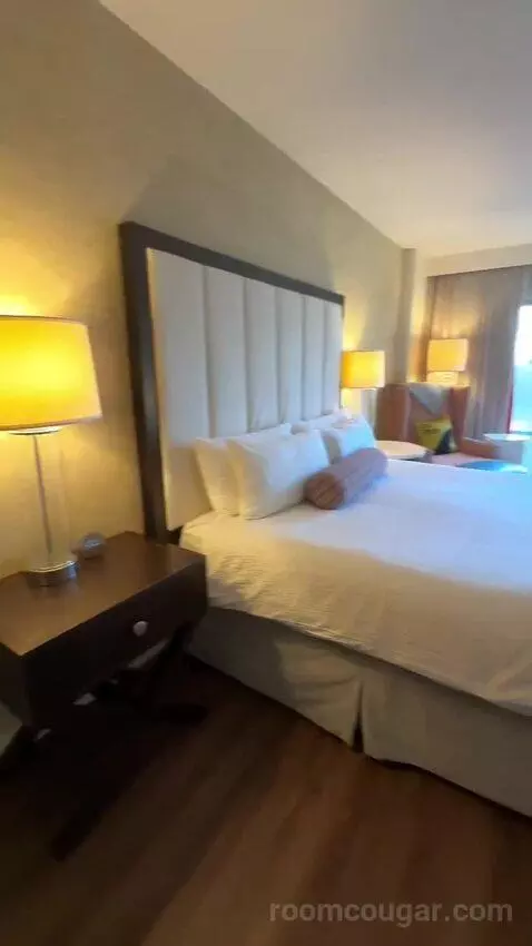 King Room (#921) bed picture #2