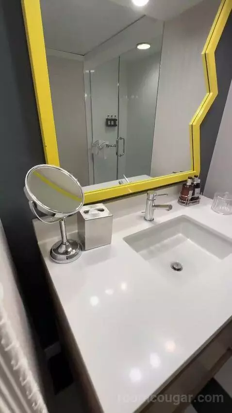 Fab Two Doubles Room (#308) bathroom picture #1