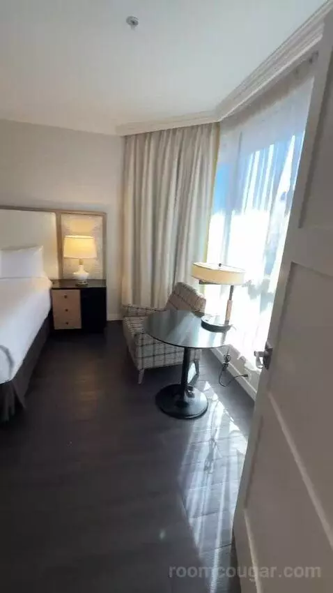 King Suite (#910) bed picture #2