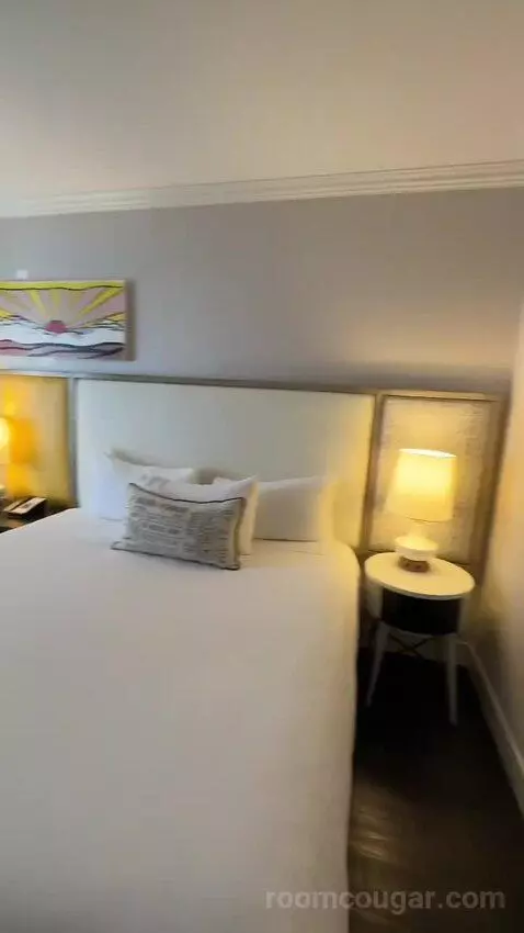 Cool King Room (#914) bed picture #6