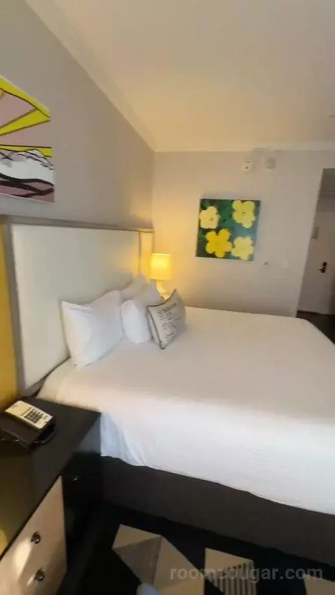 Cool King Room (#914) bed picture #12