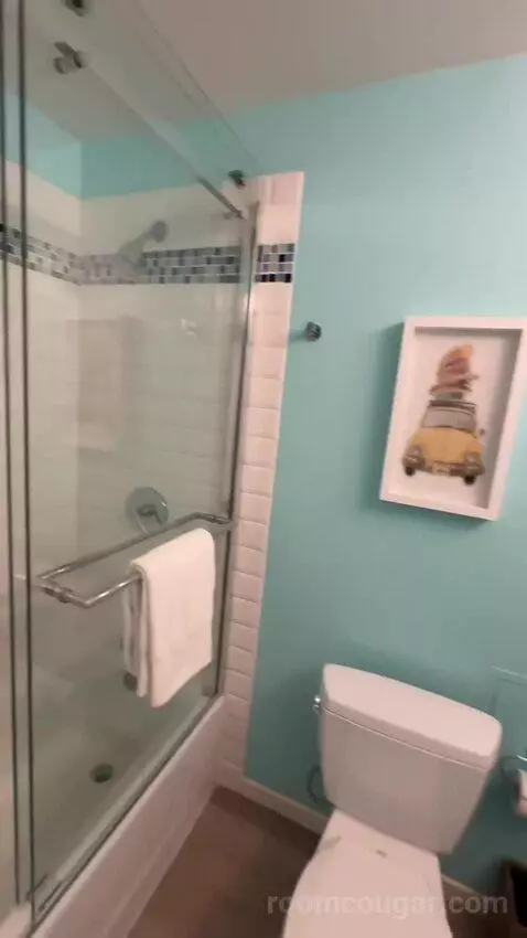 Deluxe King Room (#1021) bathroom picture #6