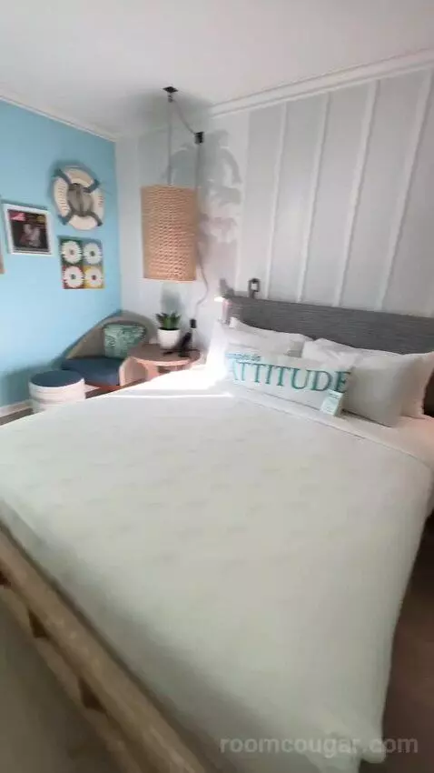 Standard ADA-Accessible King Room (#1019) bed picture #12
