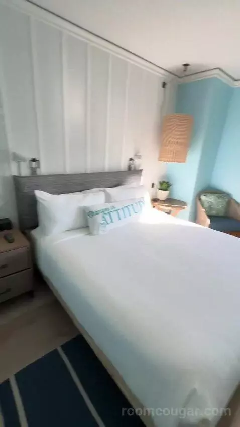 Standard King (#1016) bed picture #8