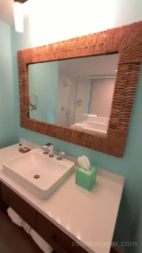 One-Bedroom Suite (#603) bathroom picture #8
