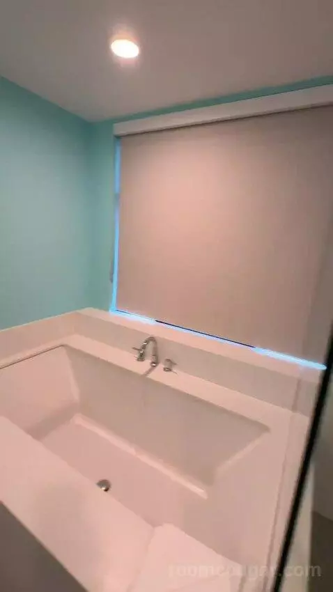 One-Bedroom Suite (#603) bathroom picture #11