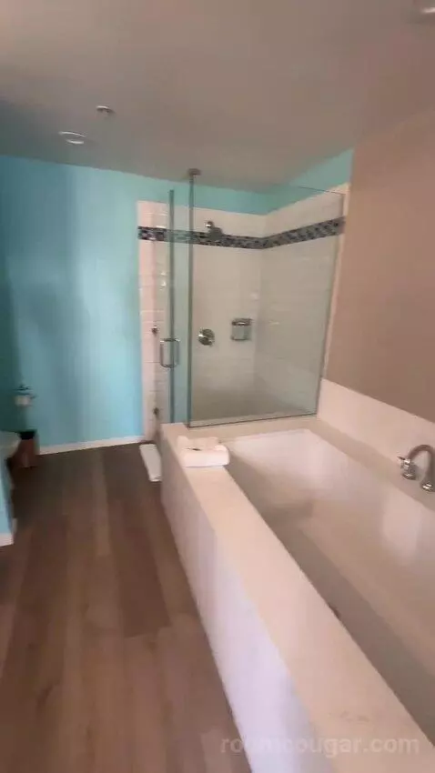 Premium King Spa Corner (#634) bathroom picture #6
