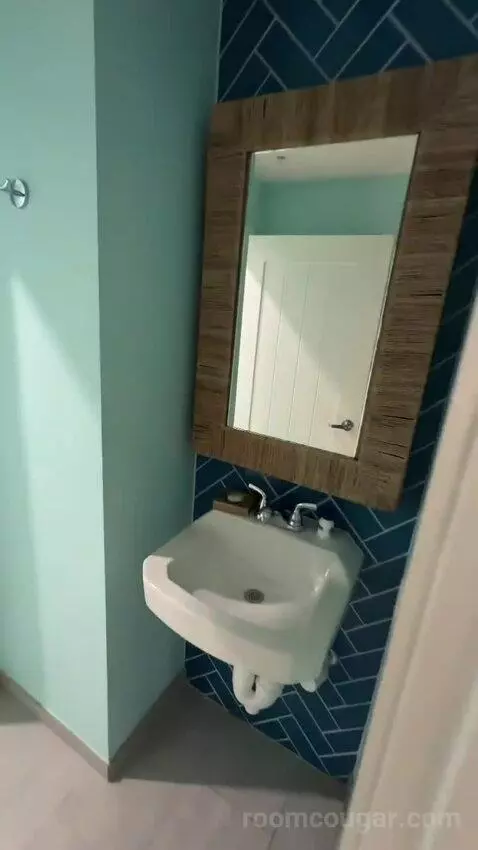 Nothing But Breeze Suite (#427) bathroom picture #1