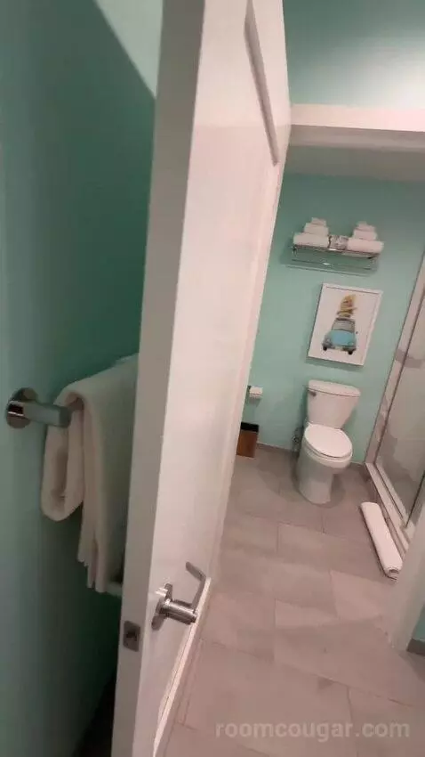 Nothing But Breeze Suite (#427) bathroom picture #2