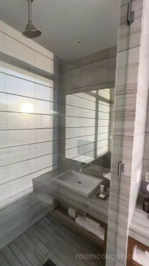 King Room with City View (#1906) bathroom picture #10