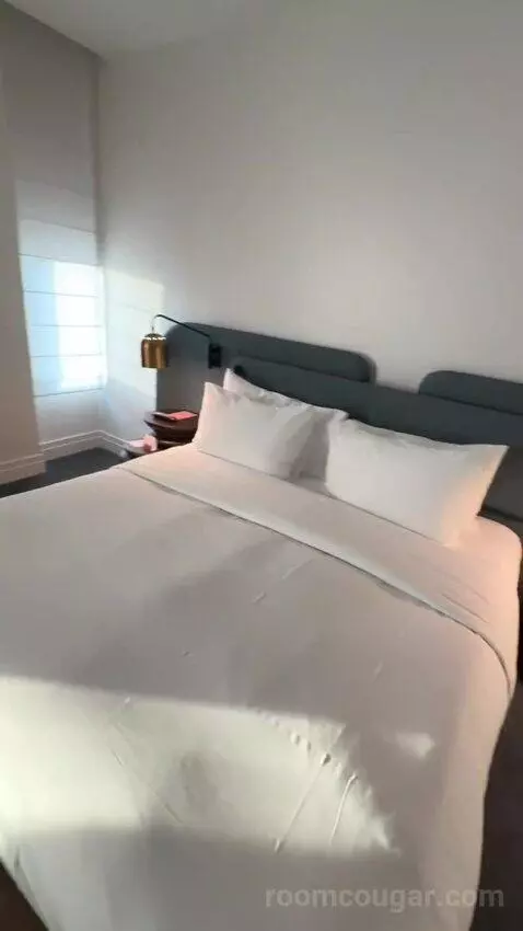King Room with City View (#1906) bed picture #1