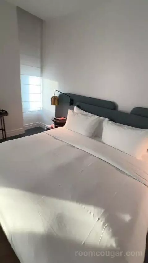 King Room with City View (#1906) bed picture #2