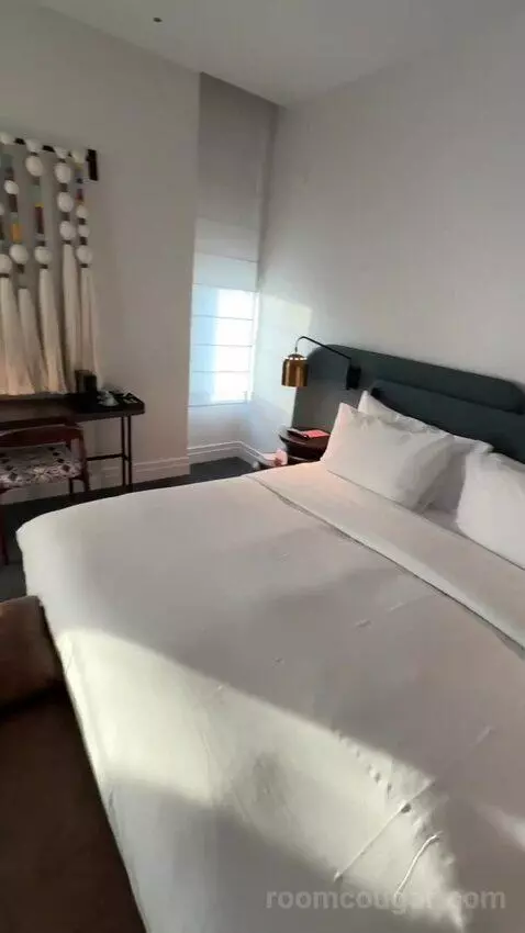 King Room with City View (#1906) bed picture #5