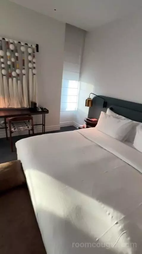 King Room with City View (#1906) bed picture #6