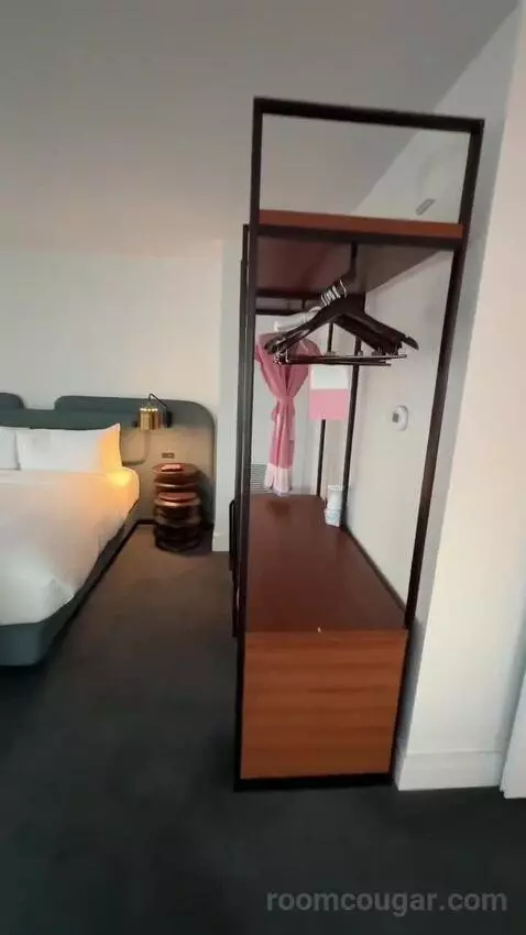 Premium King Room with Balcony and City View (#1805) bed picture #2