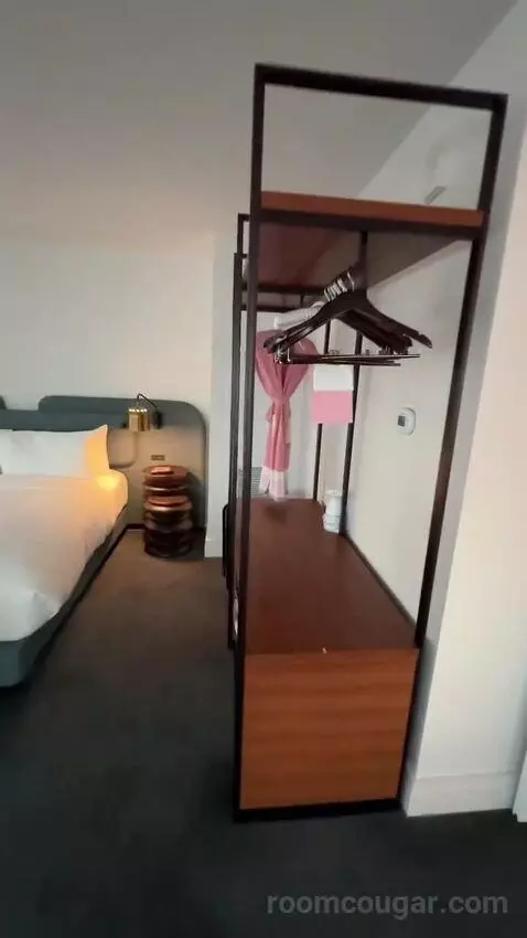 Premium King Room with Balcony and City View (#1805) bed picture #3