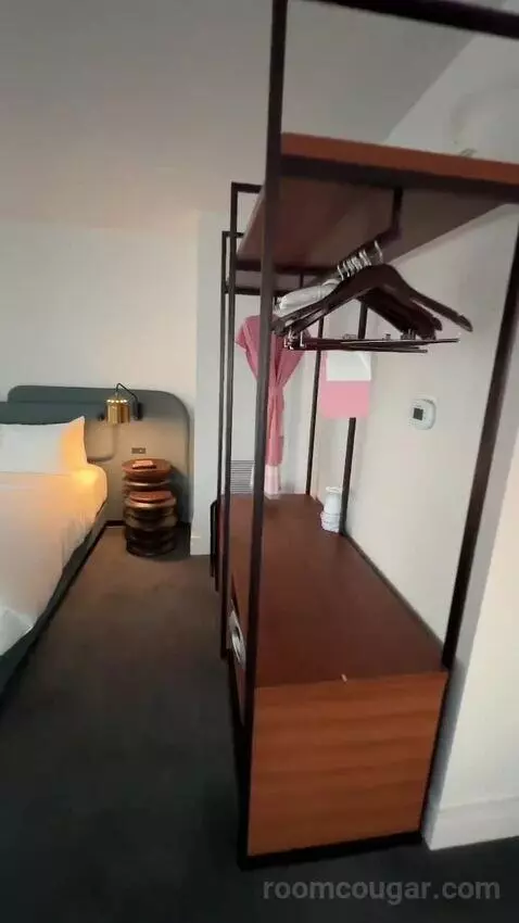 Premium King Room with Balcony and City View (#1805) bed picture #5