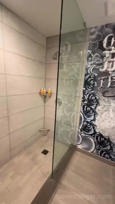 Premium King Room with Balcony and City View (#1805) bathroom picture #7