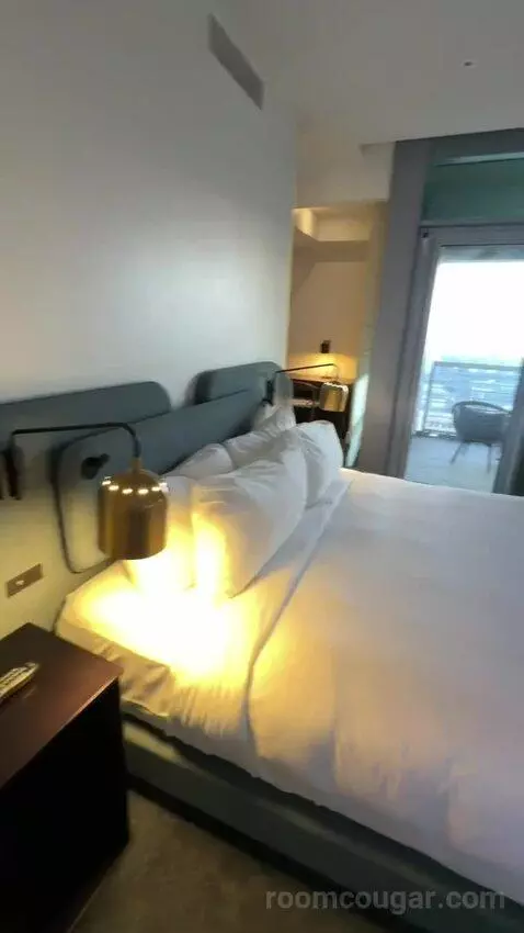 One-Bedroom King Studio Suite with Harbour View (#1708) bed picture #7